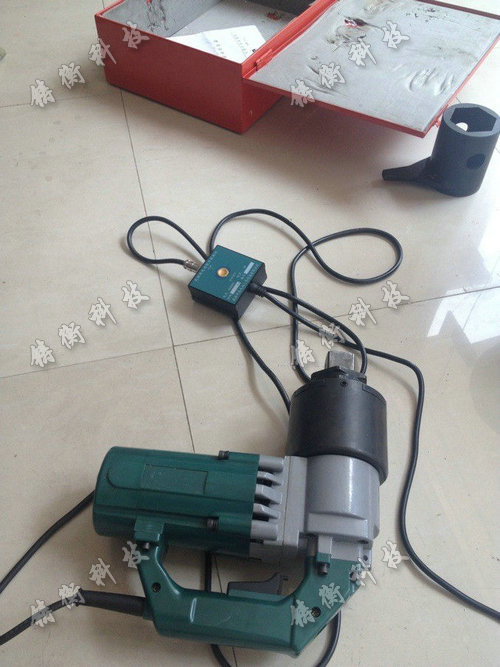初緊電動(dòng)扭矩扳手圖片